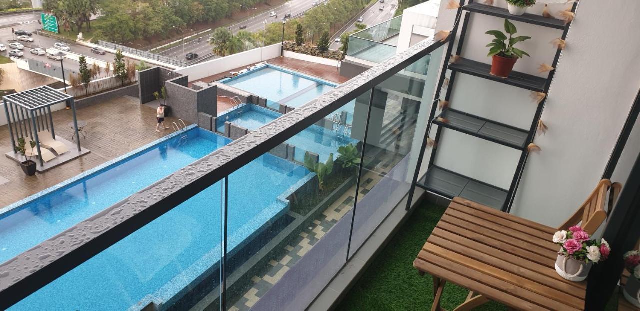 Mlh Deluxe Studio Suites @ Landmark Residence Cheras Bagian luar foto